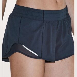 Lululemon Hotty Hot Short II *2.5"